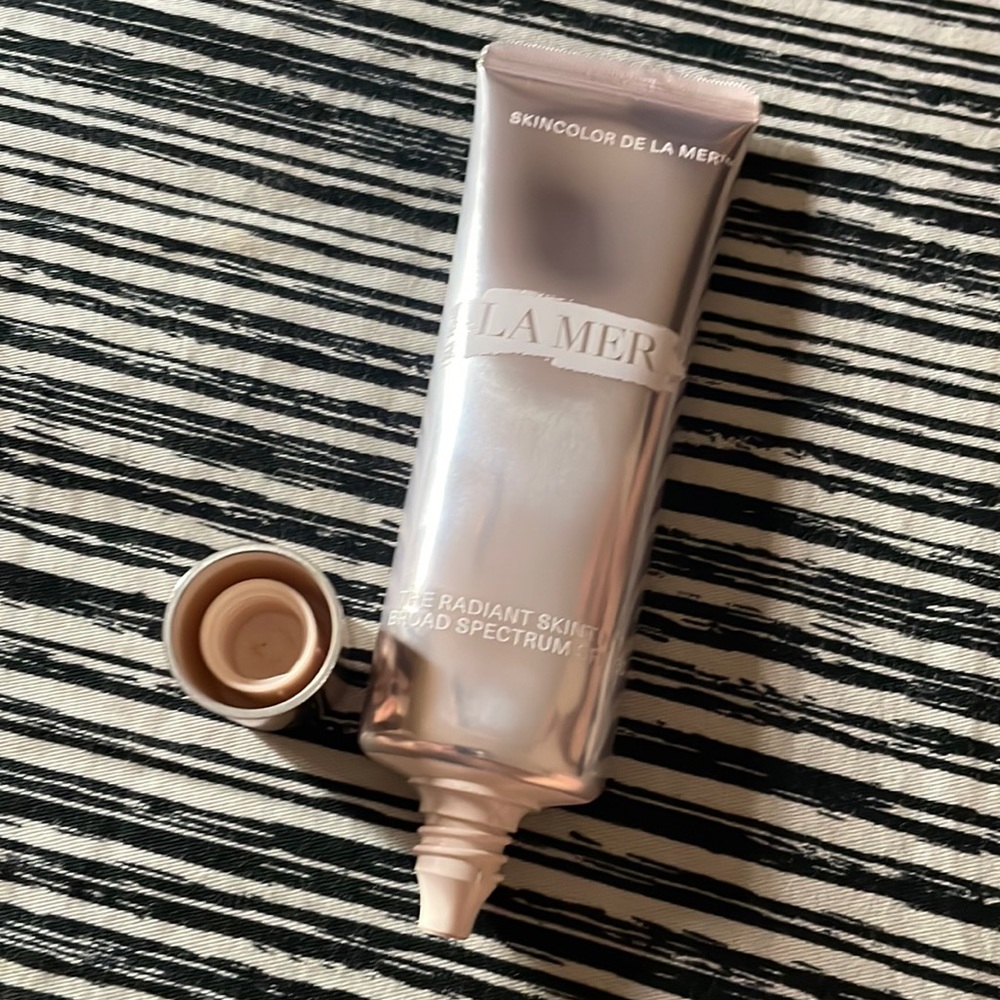 LA MER THE RADIANT SKIN TINT (Light 22)